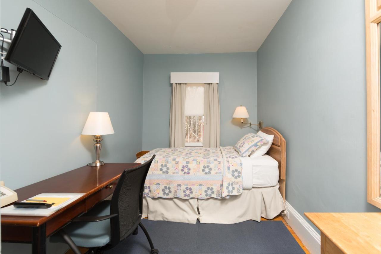 Single Room,925617475:JPEG